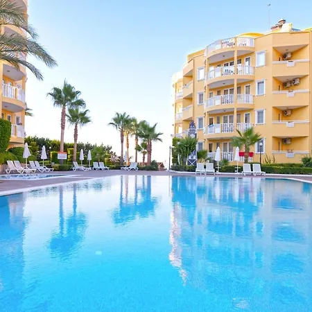 Club Paradiso & Hotell 5*