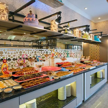 Club Paradiso & Hotell 5*
