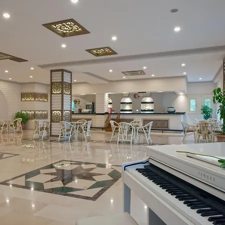 Club Paradiso & Hotell 5*
